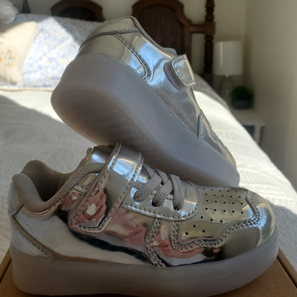 Kids Silver Metallic MULTI COLOR  continuous or pulsating LED Light Up Sneakers - Picture 3 of 16